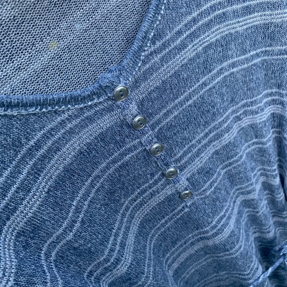 Blue striped sweater - Picture 2 of 5